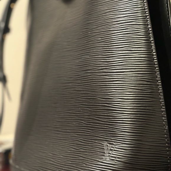 Louis Vuitton elegant black bucket bag - Picture 14 of 16